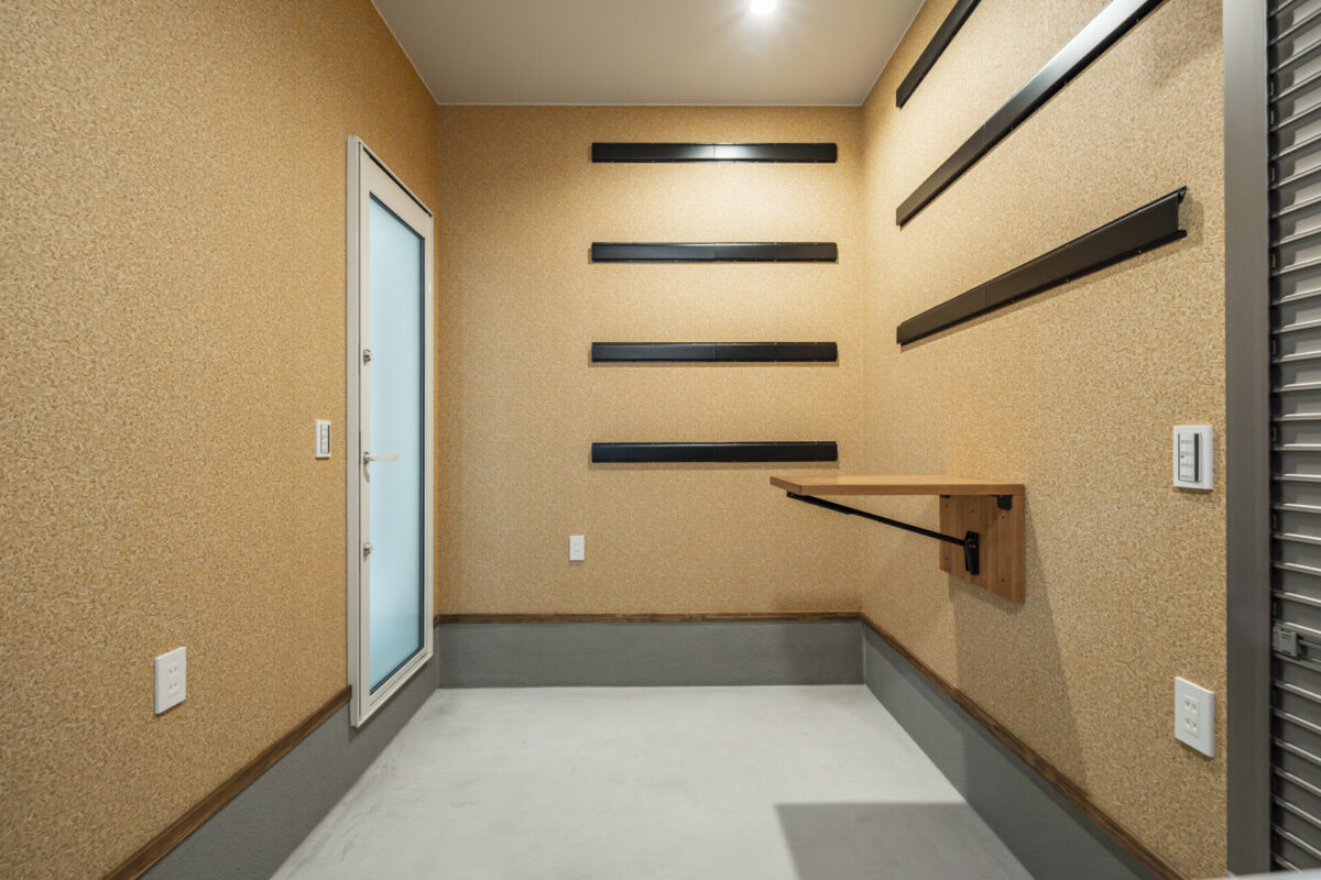 愛車と暮らす、家族の成長に寄り添う家。