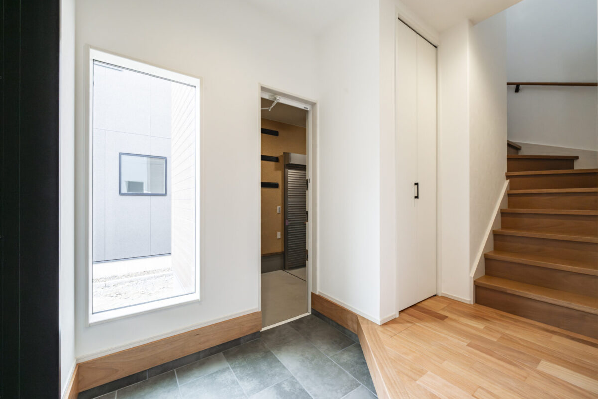 愛車と暮らす、家族の成長に寄り添う家。