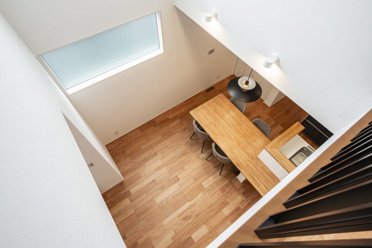 愛車と暮らす、家族の成長に寄り添う家。