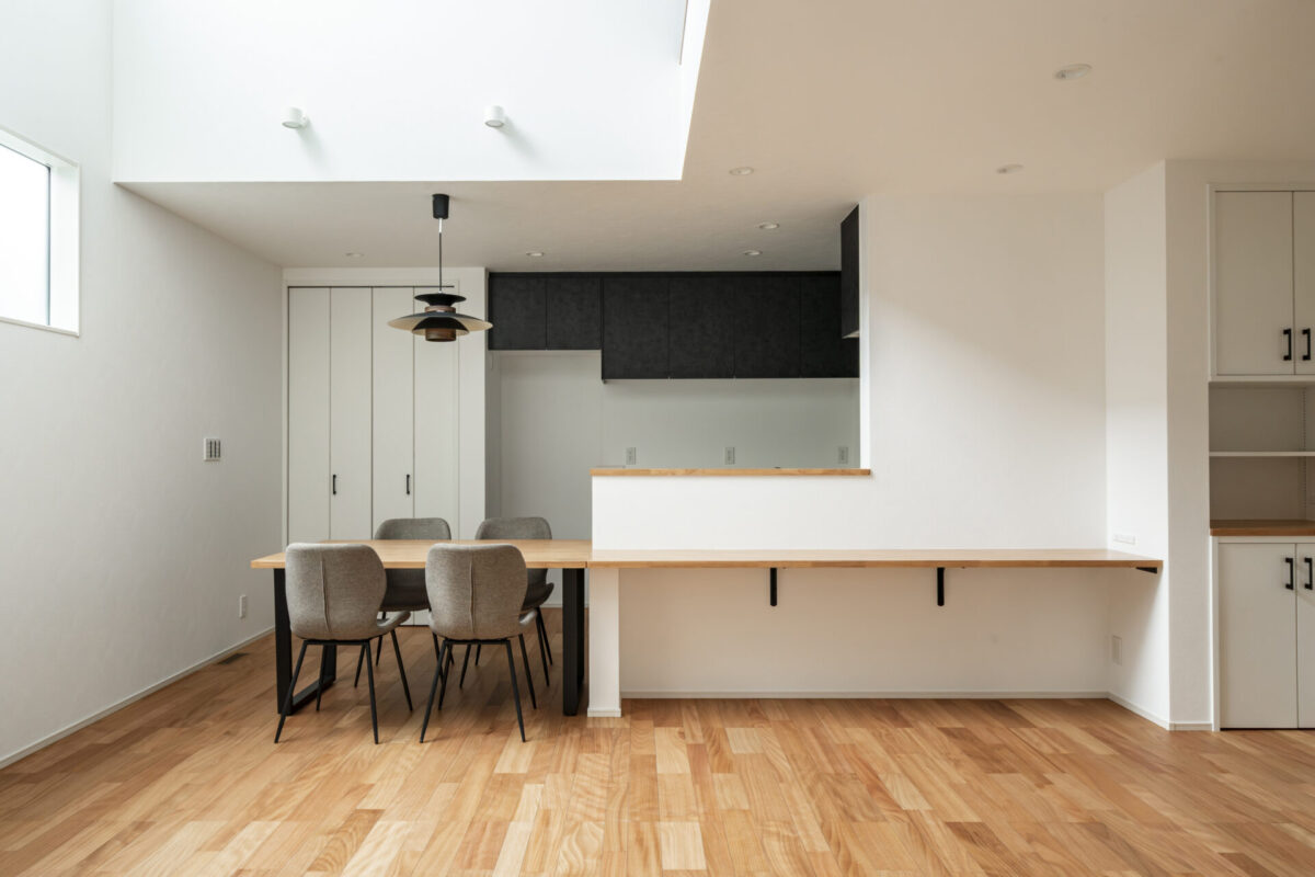 愛車と暮らす、家族の成長に寄り添う家。